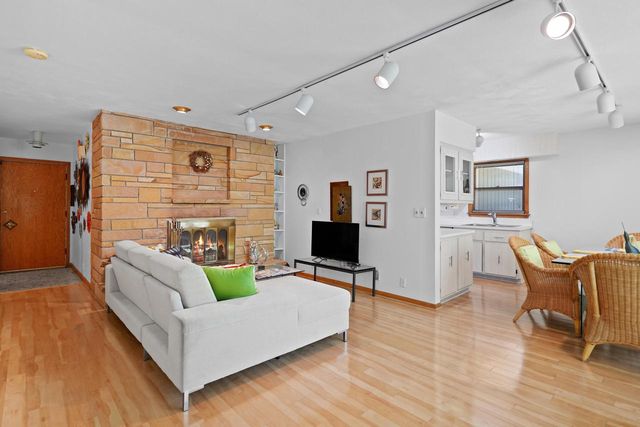 N2472 Fisk DRIVE, Burlington, WI 53105