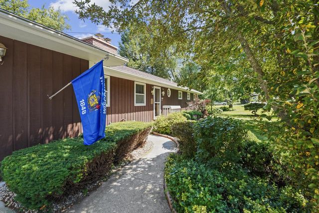N2472 Fisk DRIVE, Burlington, WI 53105