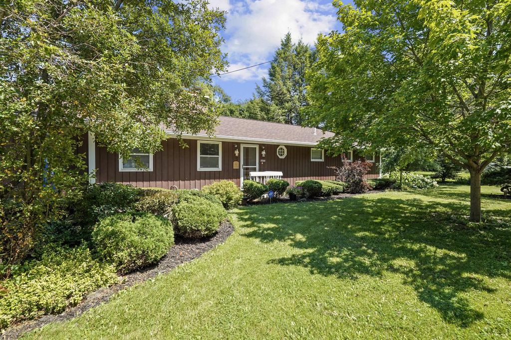 N2472 Fisk DRIVE, Burlington, WI 53105
