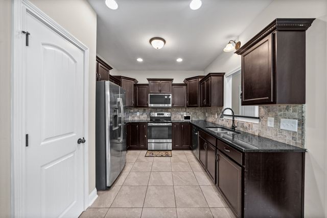 1877 Red Fox Trl, Clarksville, TN 37042