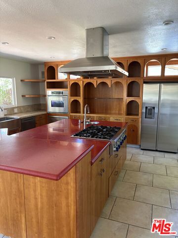 1631 S Point View Street, Los Angeles, CA 90035