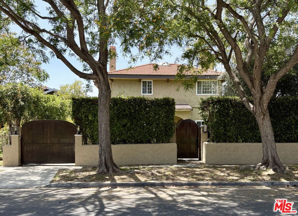 1631 S Point View Street, Los Angeles, CA 90035