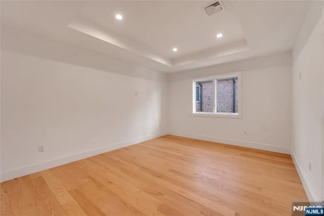 432 Stillwell Avenue B, Fort Lee, NJ 07024