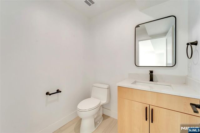 432 Stillwell Avenue B, Fort Lee, NJ 07024