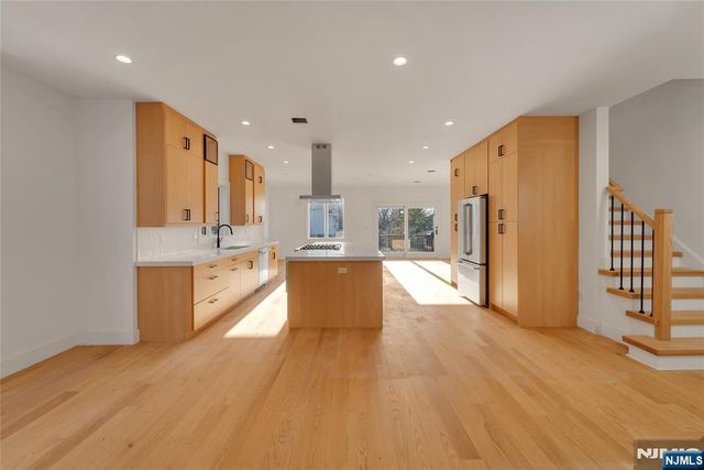 432 Stillwell Avenue B, Fort Lee, NJ 07024