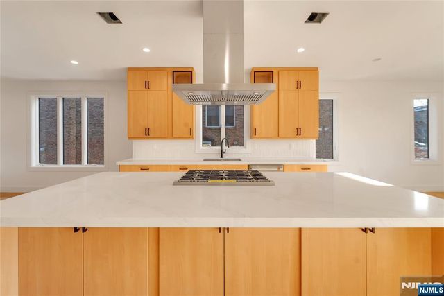 432 Stillwell Avenue B, Fort Lee, NJ 07024