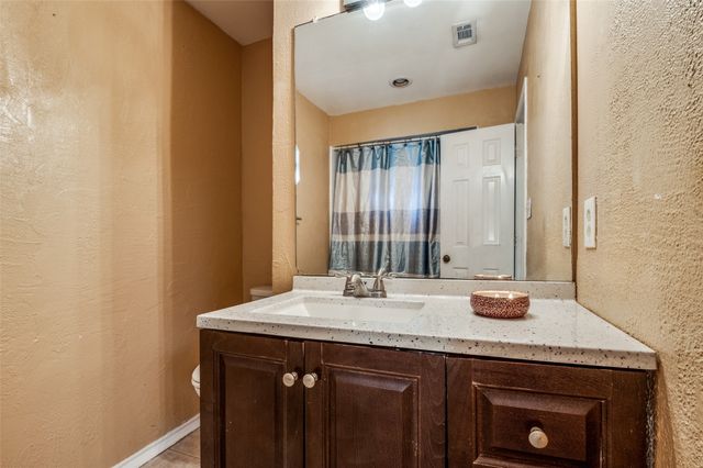 712 Arbor Creek Drive, Desoto, TX 75115