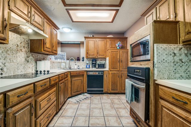 712 Arbor Creek Drive, Desoto, TX 75115