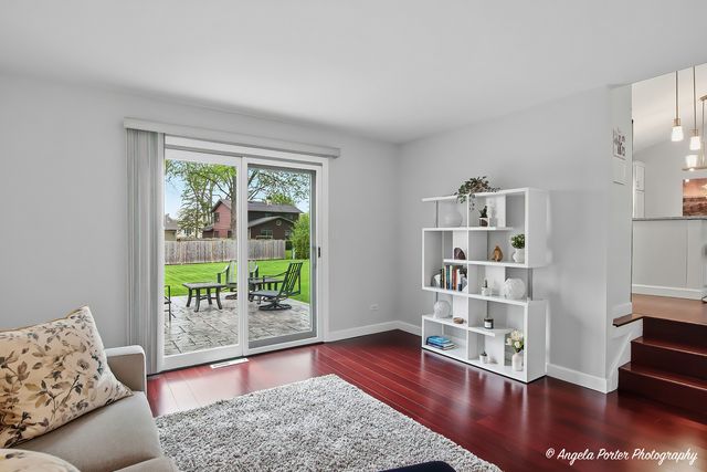 412 Surrey Lane, Lindenhurst, IL 60046
