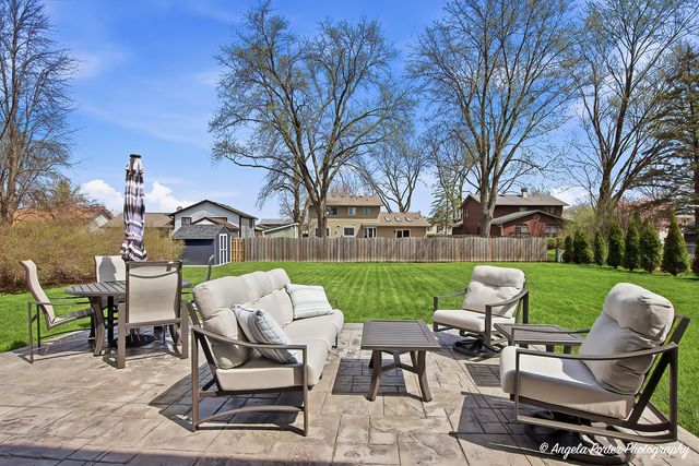 412 Surrey Lane, Lindenhurst, IL 60046