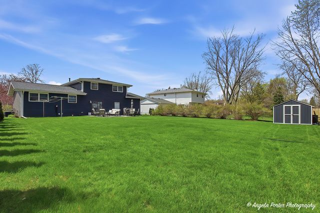 412 Surrey Lane, Lindenhurst, IL 60046
