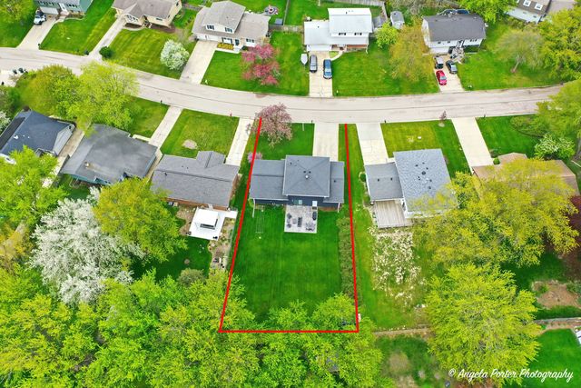 412 Surrey Lane, Lindenhurst, IL 60046