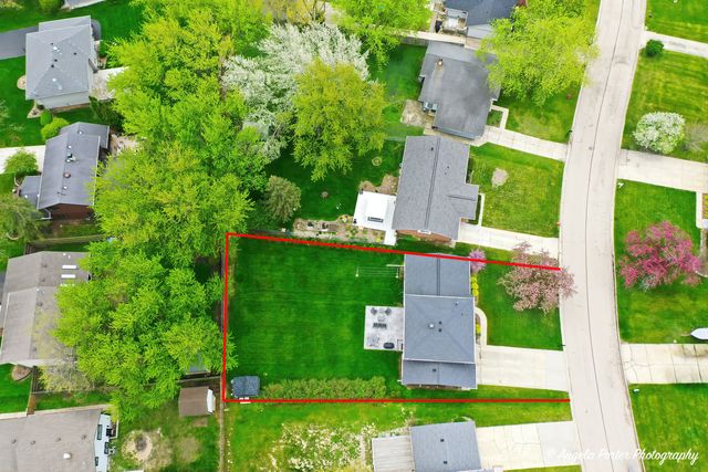 412 Surrey Lane, Lindenhurst, IL 60046