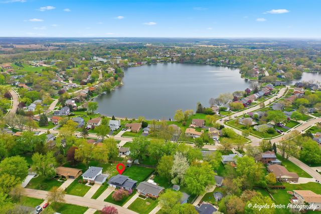 412 Surrey Lane, Lindenhurst, IL 60046