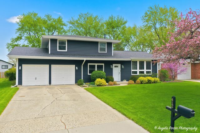 412 Surrey Lane, Lindenhurst, IL 60046
