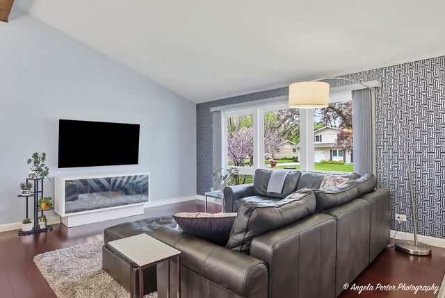 412 Surrey Lane, Lindenhurst, IL 60046