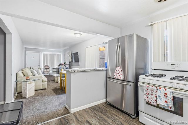 8402 Robindale Avenue, Dearborn Heights, MI 48127