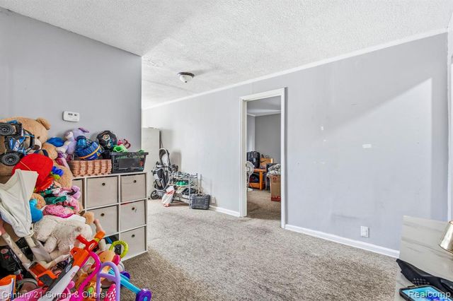 8402 Robindale Avenue, Dearborn Heights, MI 48127