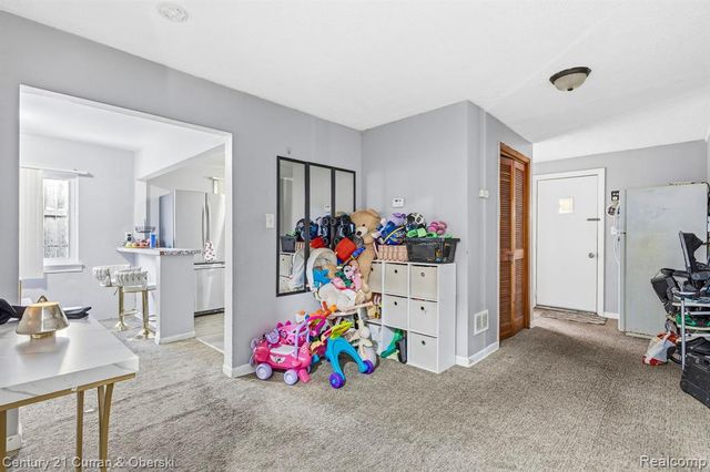 8402 Robindale Avenue, Dearborn Heights, MI 48127