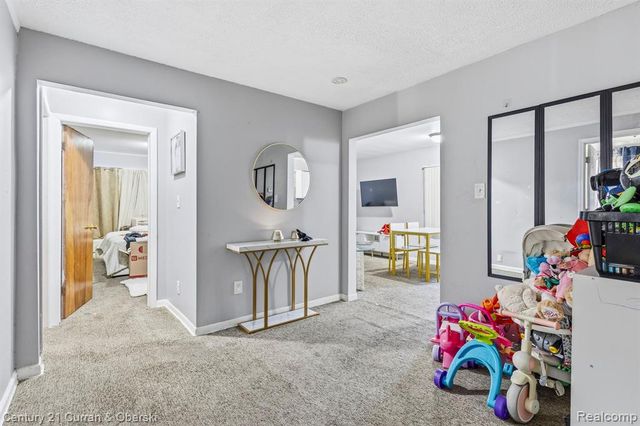 8402 Robindale Avenue, Dearborn Heights, MI 48127