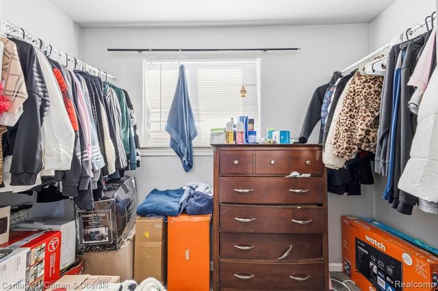 8402 Robindale Avenue, Dearborn Heights, MI 48127