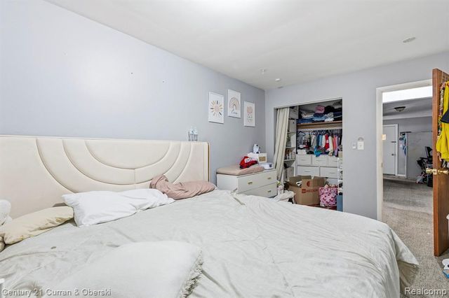 8402 Robindale Avenue, Dearborn Heights, MI 48127