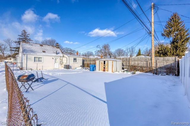 8402 Robindale Avenue, Dearborn Heights, MI 48127