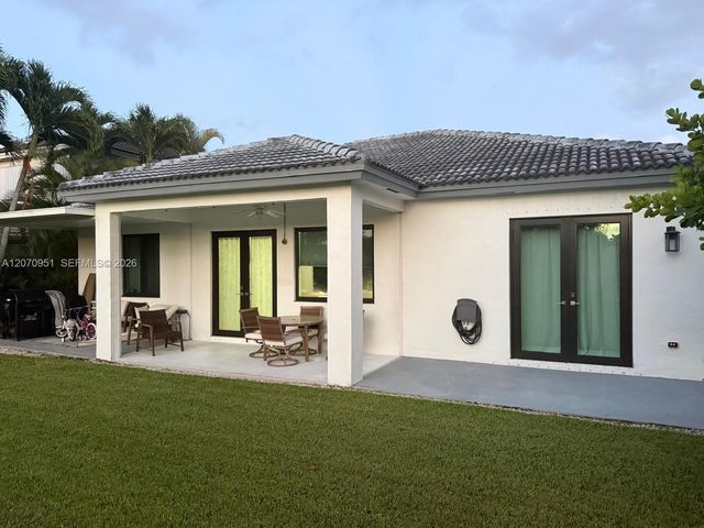 1825 SE 20th Road, Homestead, FL 33035