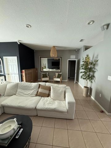 1825 SE 20th Road, Homestead, FL 33035