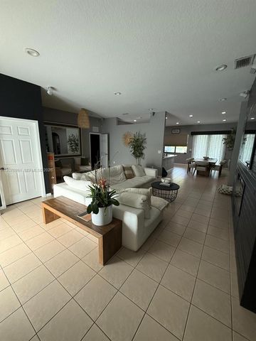 1825 SE 20th Road, Homestead, FL 33035