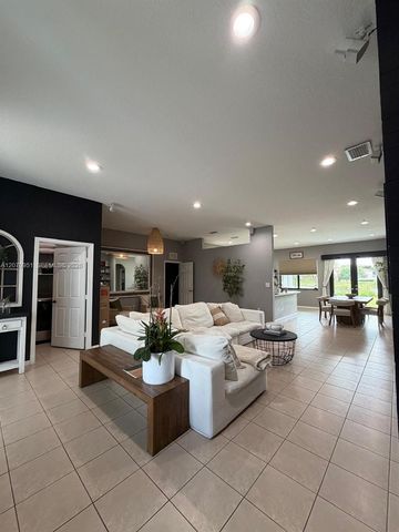 1825 SE 20th Road, Homestead, FL 33035