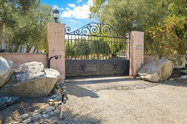 2727 Thomas Road, Hollister, CA 95023