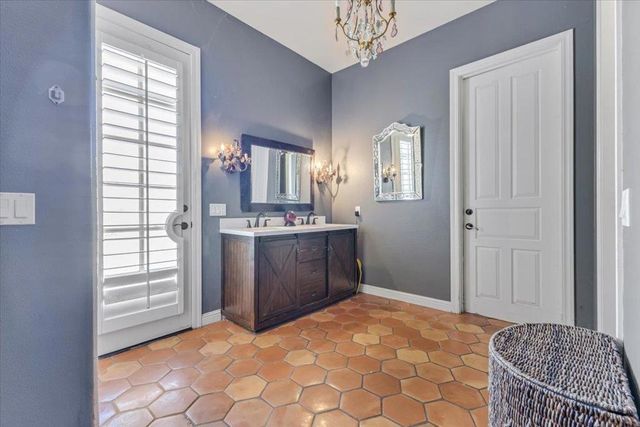 2727 Thomas Road, Hollister, CA 95023