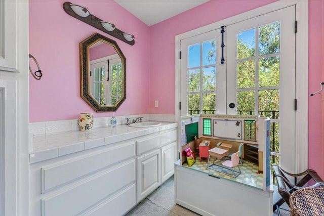 2727 Thomas Road, Hollister, CA 95023