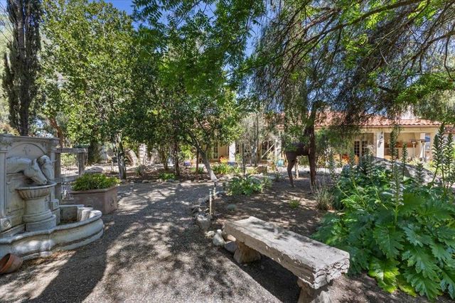 2727 Thomas Road, Hollister, CA 95023