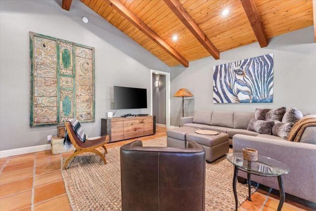 2727 Thomas Road, Hollister, CA 95023