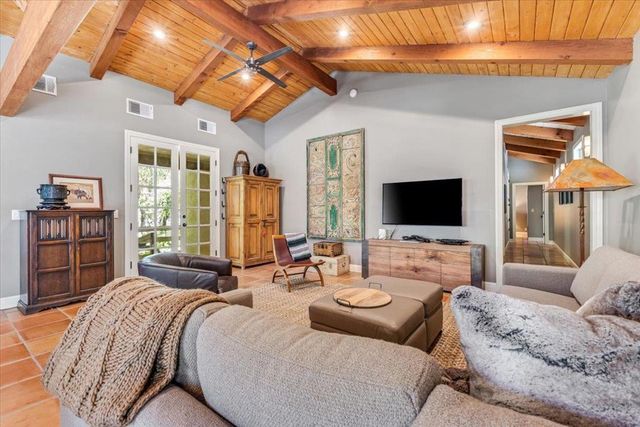 2727 Thomas Road, Hollister, CA 95023