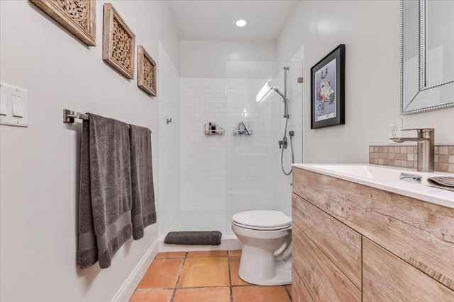 2727 Thomas Road, Hollister, CA 95023