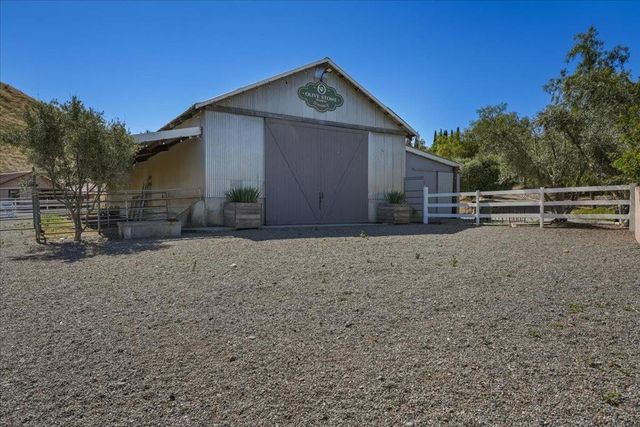 2727 Thomas Road, Hollister, CA 95023