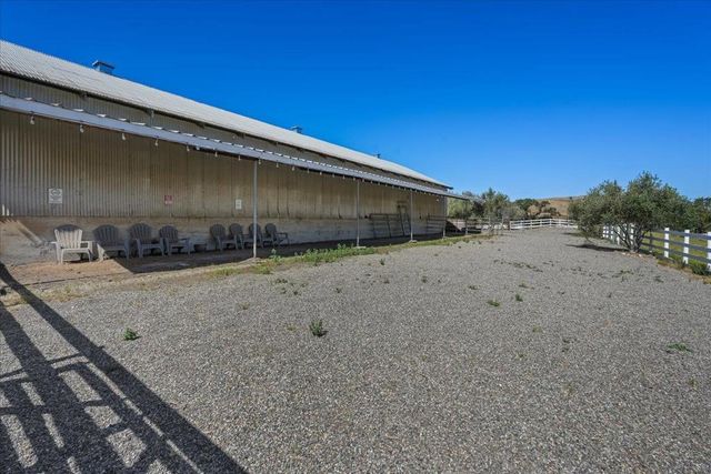 2727 Thomas Road, Hollister, CA 95023