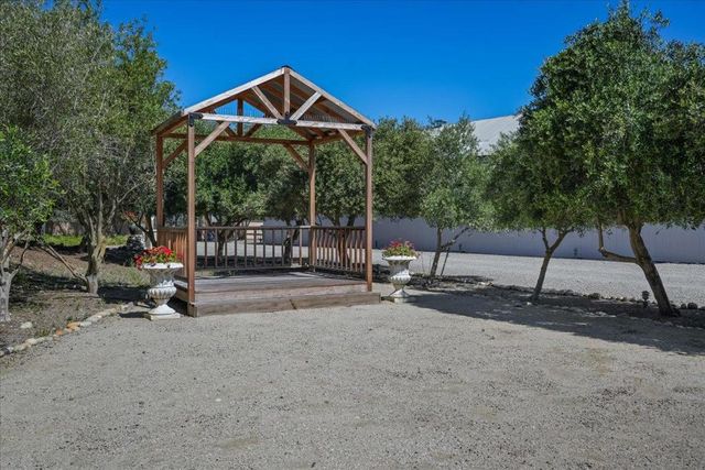 2727 Thomas Road, Hollister, CA 95023