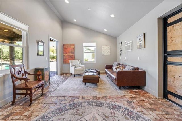 2727 Thomas Road, Hollister, CA 95023