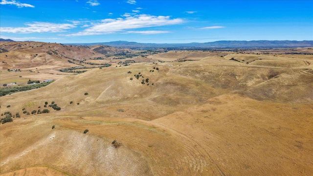 2727 Thomas Road, Hollister, CA 95023