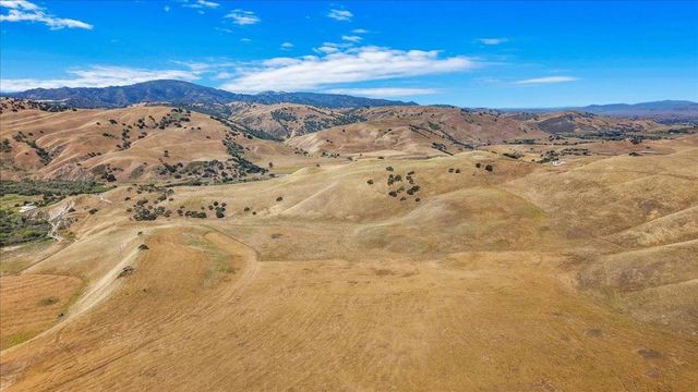 2727 Thomas Road, Hollister, CA 95023
