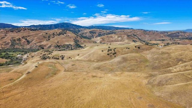 2727 Thomas Road, Hollister, CA 95023