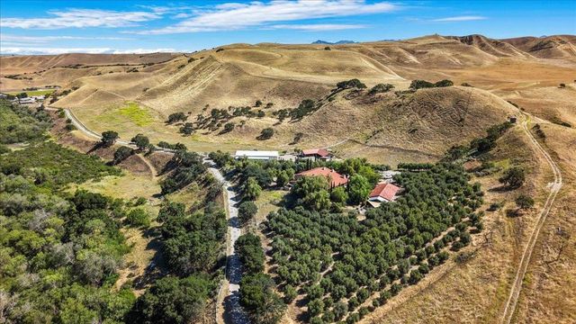 2727 Thomas Road, Hollister, CA 95023