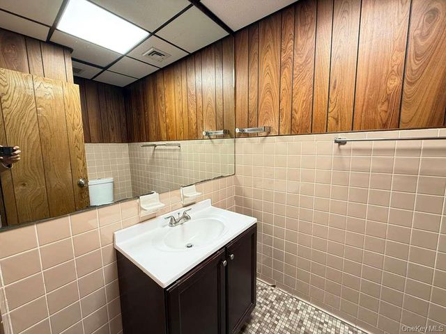 6938 Myrtle Avenue, Glendale, NY 11385