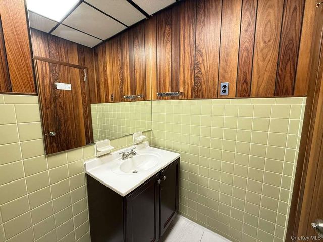 6938 Myrtle Avenue, Glendale, NY 11385