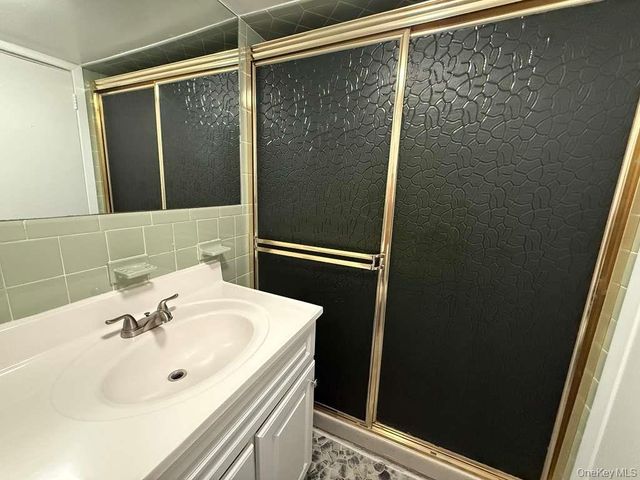 6938 Myrtle Avenue, Glendale, NY 11385