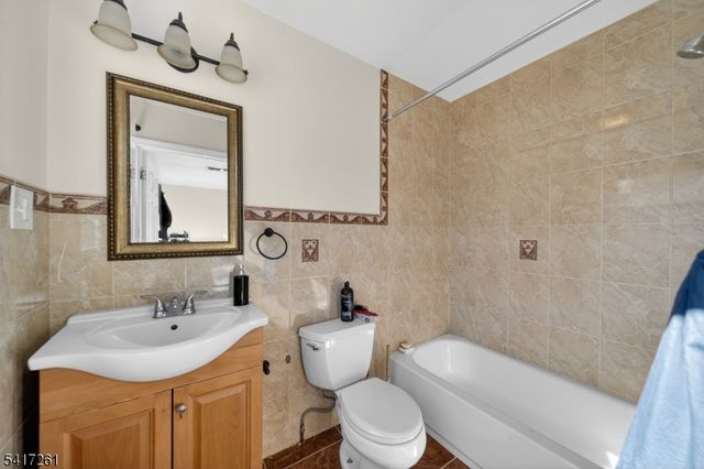 532 Hartford St, Perth Amboy City, NJ 08861